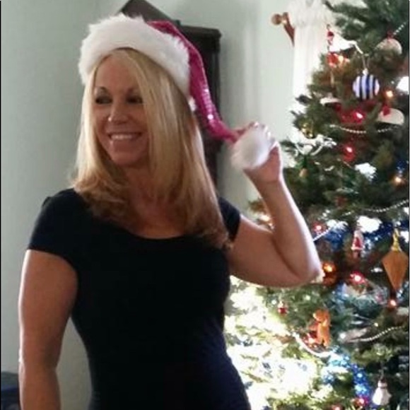 Meet your Posher, Donna! I accept most offers! Make me an offer! Many items! - Picture 14 of 15